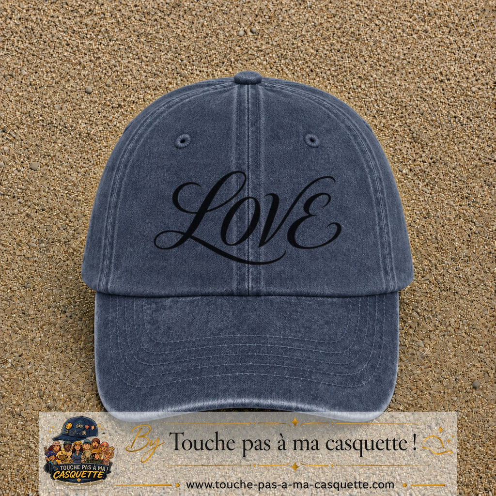 Image principale produit131grosBM - casquette Bleu marine délavé avec visuel Love calligraphie 7 cm