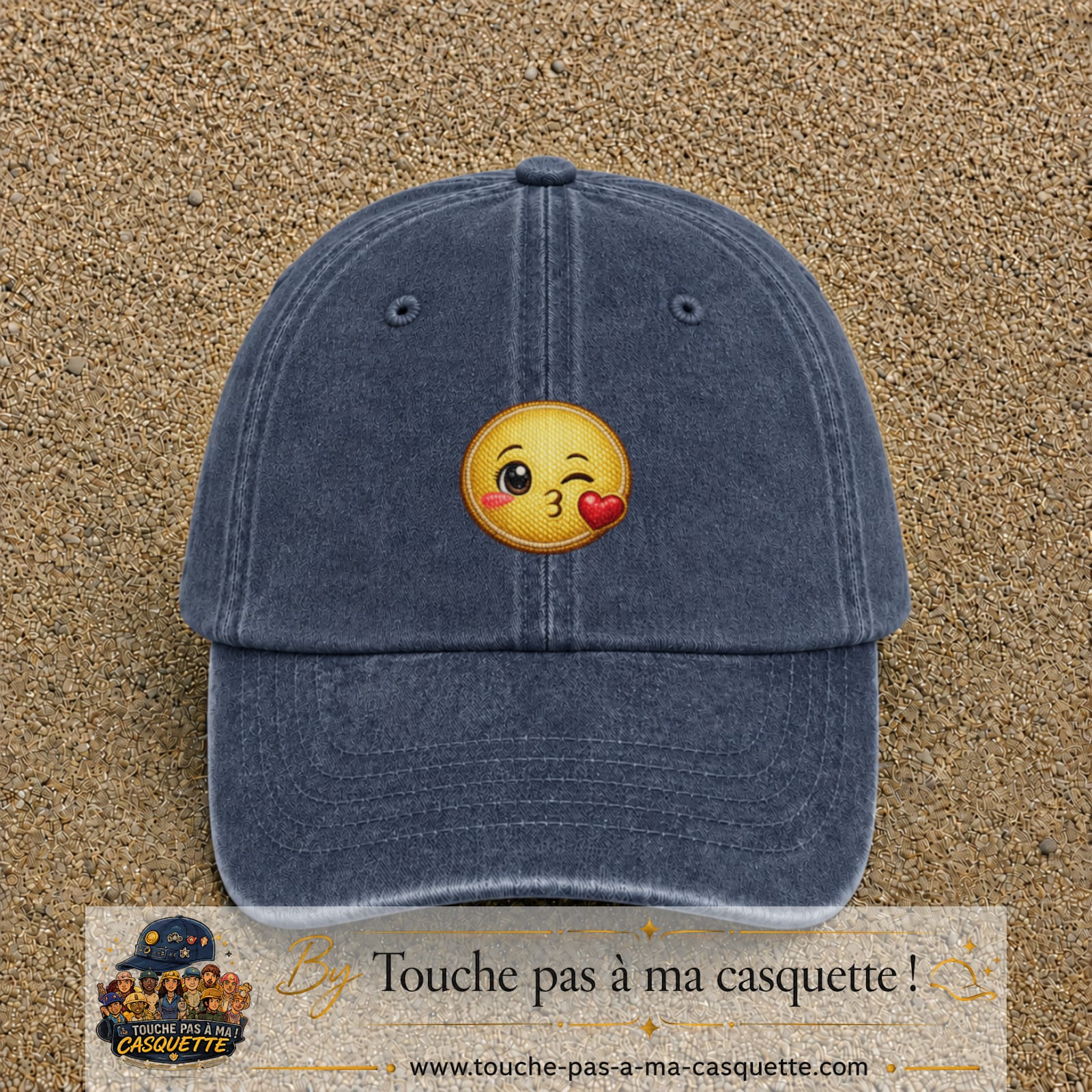 Image principale produit10moyenBM - casquette Bleu marine délavé avec visuel Emoji bisou cœur 5 cm