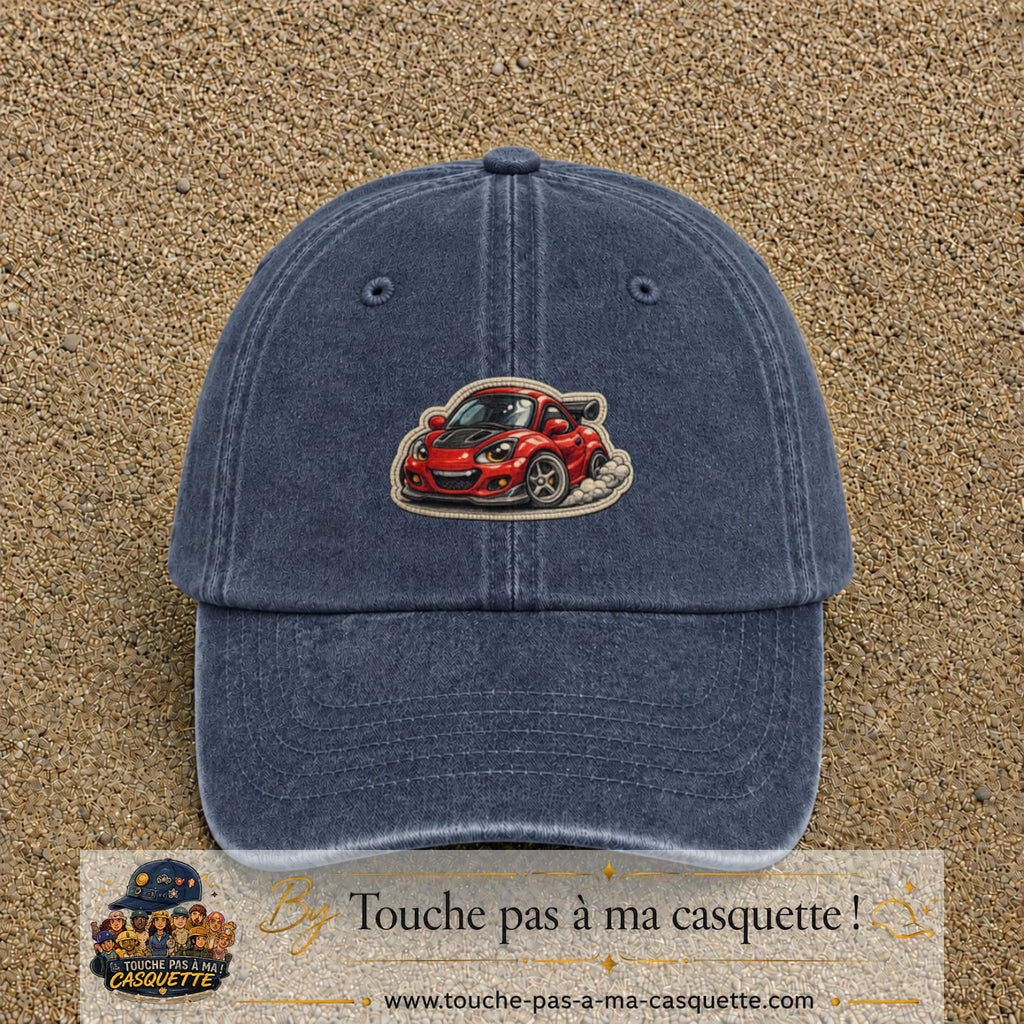 Image principale produit93moyenBM - casquette Bleu marine délavé avec visuel Voiture rouge 5 cm