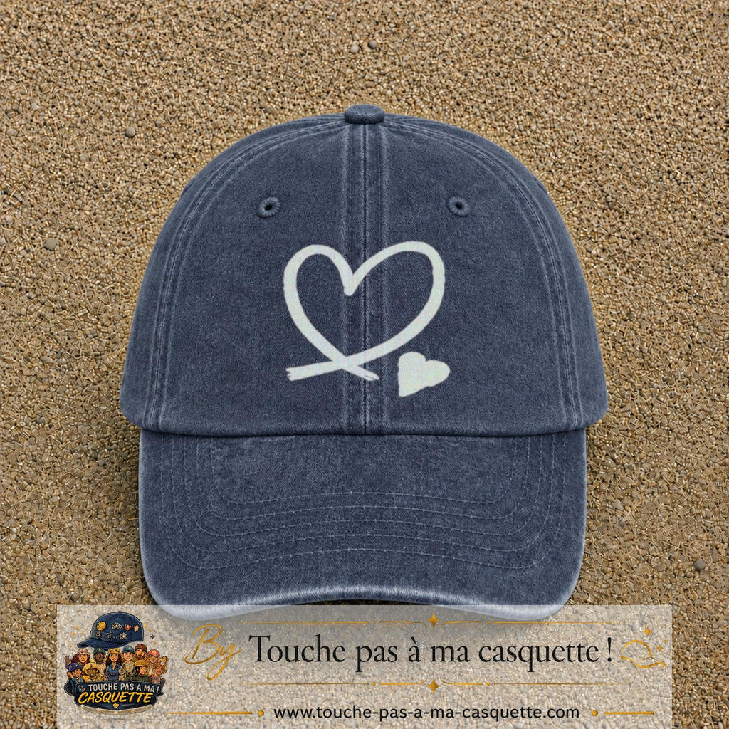 Image principale produit30grosBM - casquette Bleu marine délavé avec visuel Cœur continu blanc 7 cm