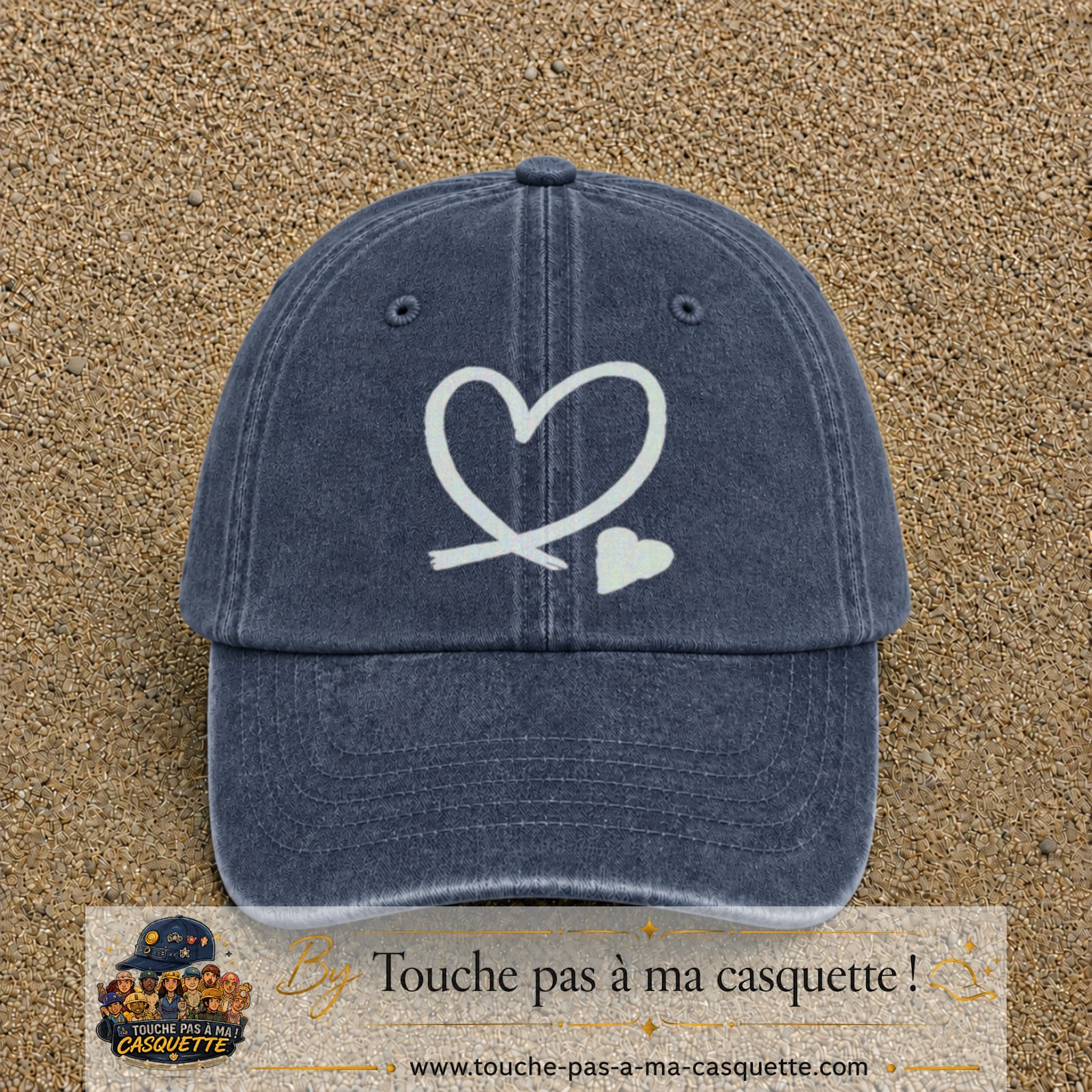 Image principale produit30grosBM - casquette Bleu marine délavé avec visuel Cœur continu blanc 7 cm