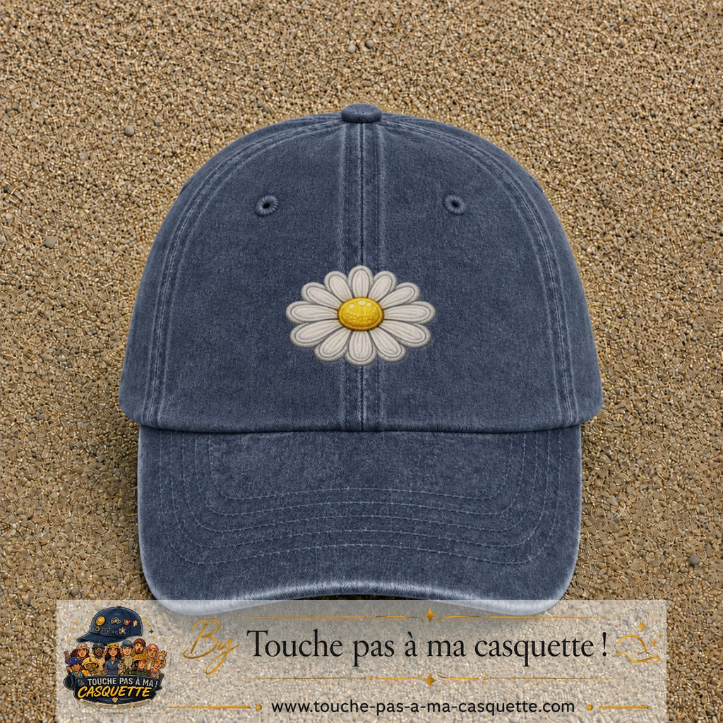 Image principale produit104moyenBM - casquette Bleu marine délavé avec visuel Marguerite simple 5 cm
