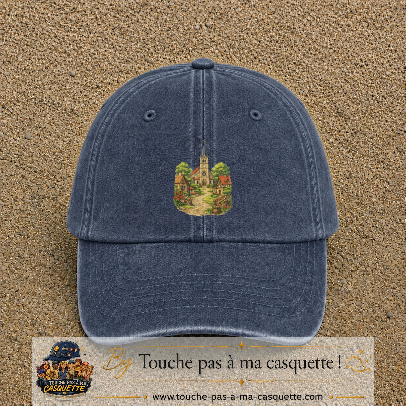 Casquette Bleu marine délavé 100% coton avec motif Village église campagne 7 cm - image principale