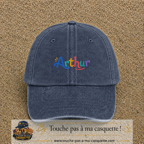 Casquette baseball Bleu marine délavé 100% coton avec visuel Prénom Arthur coloré 5 cm - image produit principale