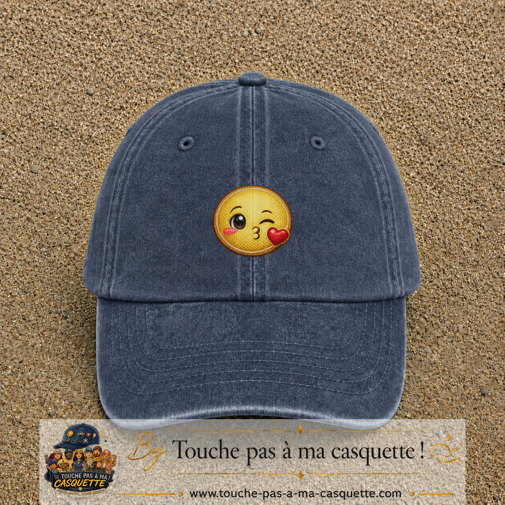 Casquette baseball Bleu marine délavé 100% coton avec visuel Emoji bisou cœur 5 cm - image produit principale