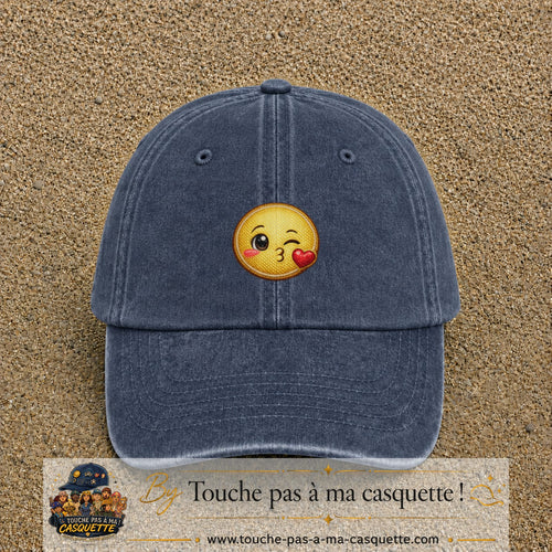 Casquette baseball Bleu marine délavé 100% coton avec visuel Emoji bisou cœur 5 cm - image produit principale