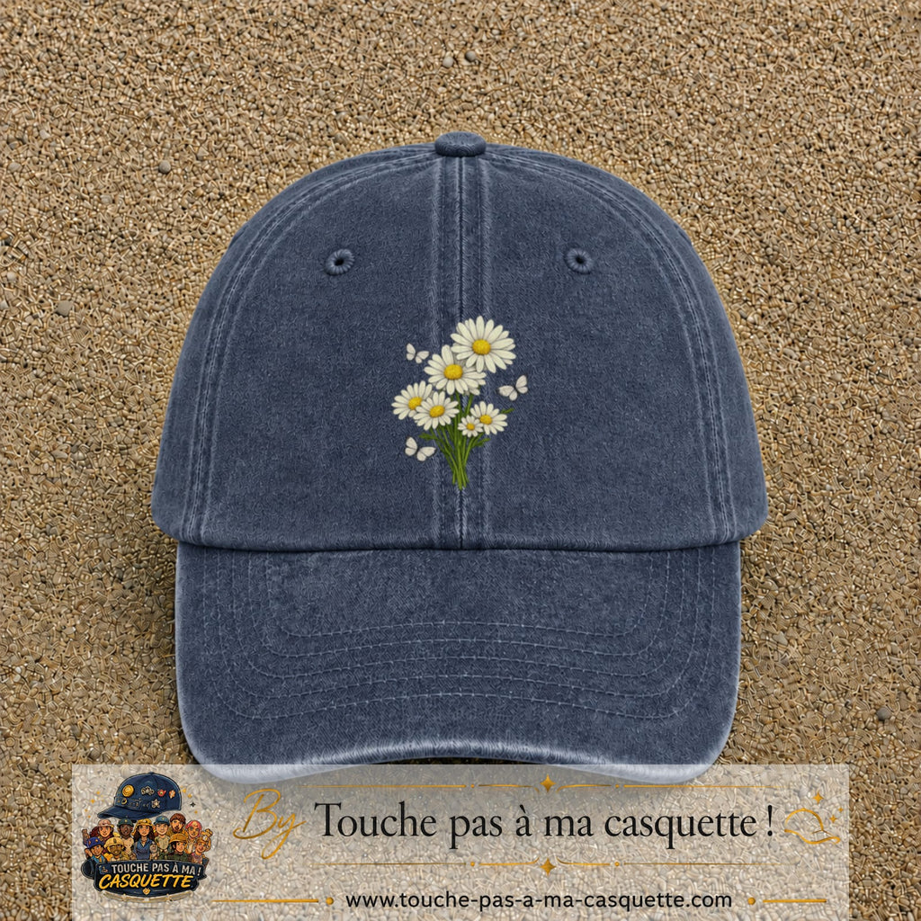 Casquette Bleu marine délavé motif Bouquet de marguerites et papillons 7 cm - vue principale