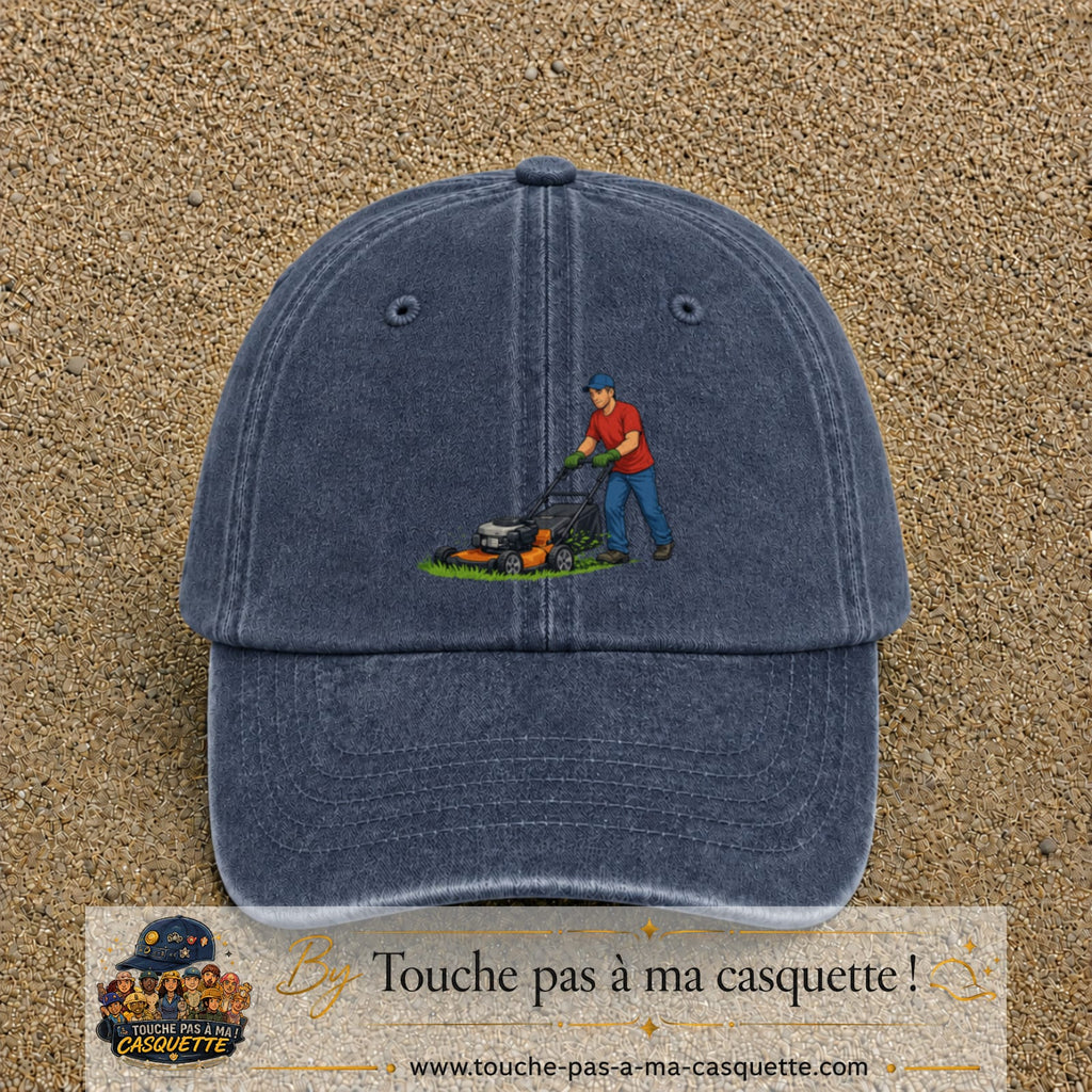 Casquette baseball Bleu marine délavé 100% coton avec motif Jardinier avec tondeuse 7 cm - image principale