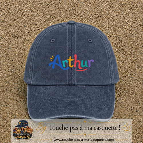 Casquette baseball Bleu marine délavé 100% coton avec visuel Prénom Arthur coloré 7 cm - image produit principale