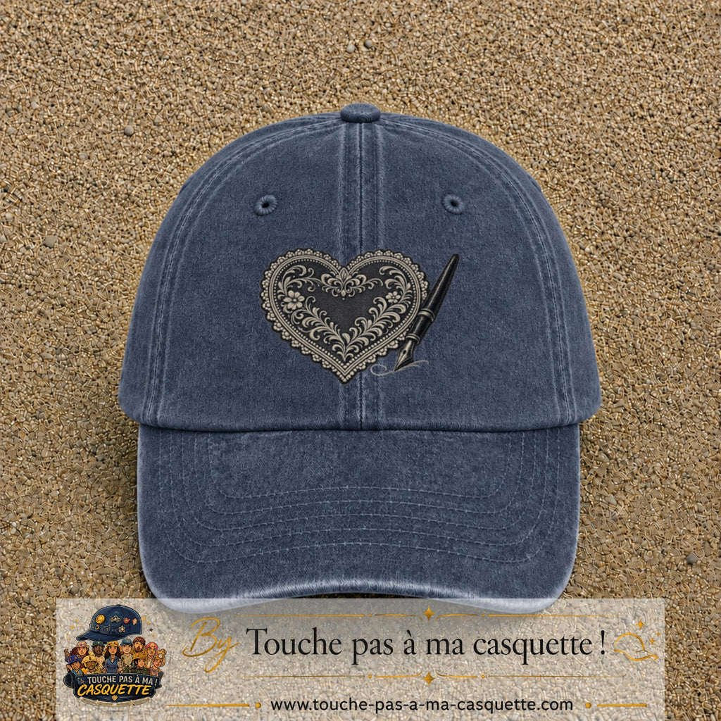 Casquette Bleu marine délavé motif Cœur calligraphie 7 cm - vue principale