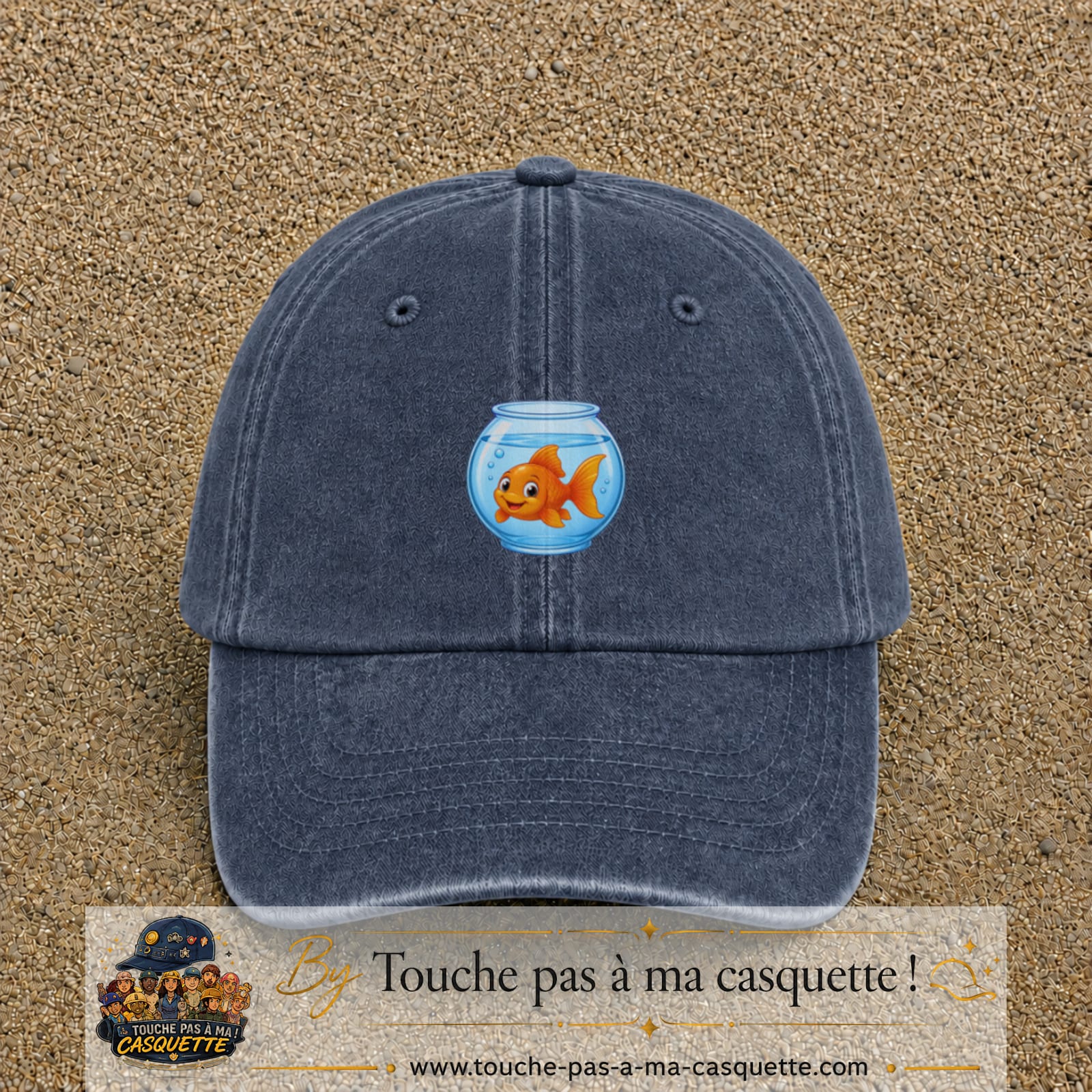 Casquette Bleu marine délavé 100% coton avec motif Poisson rouge dans bocal 5 cm - image principale