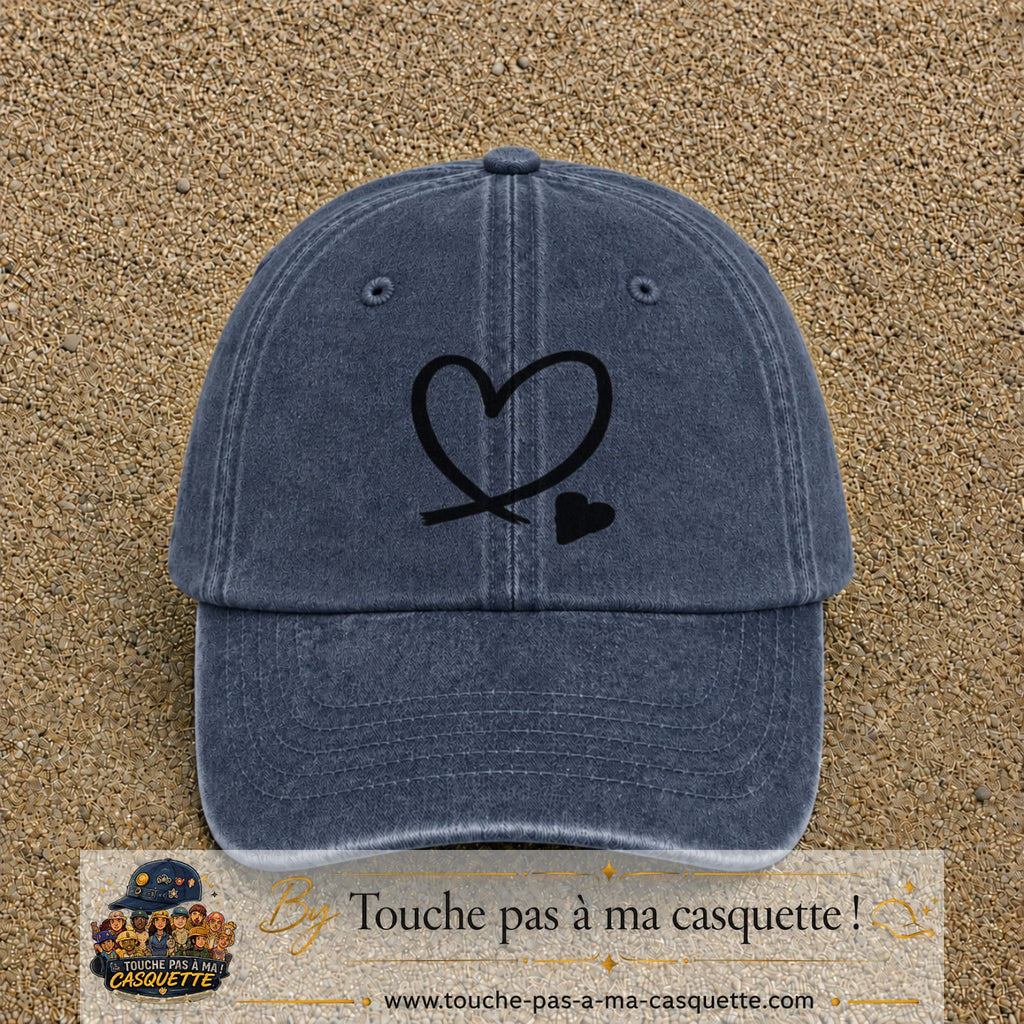 Casquette baseball Bleu marine délavé 100% coton avec visuel Cœur noir dessiné 7 cm - image produit principale