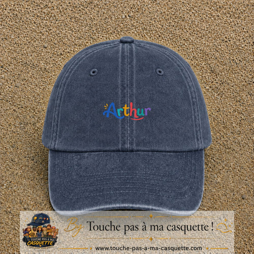 Casquette baseball Bleu marine délavé 100% coton avec visuel Prénom Arthur coloré 3 cm - image produit principale