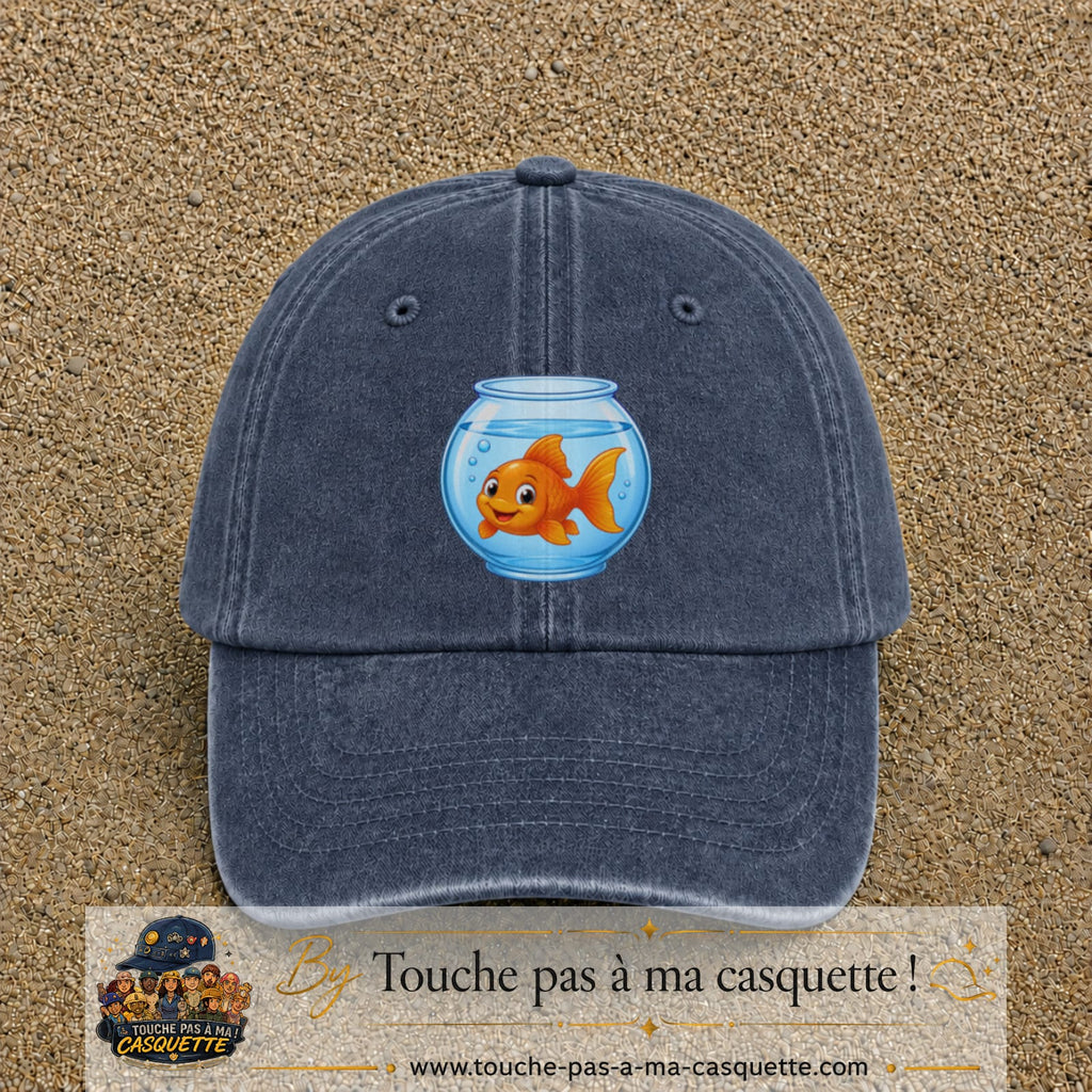 Casquette Bleu marine délavé 100% coton avec motif Poisson rouge dans bocal 7 cm - image principale