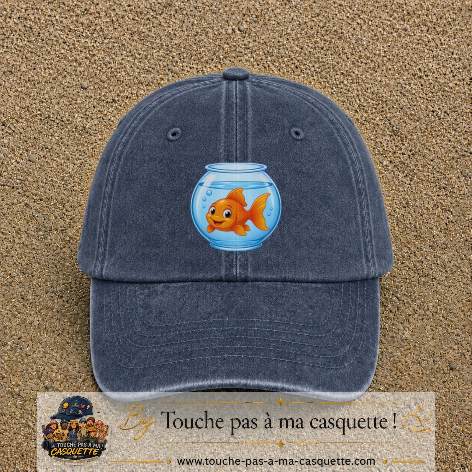 Casquette Bleu marine délavé 100% coton avec motif Poisson rouge dans bocal 7 cm - image principale