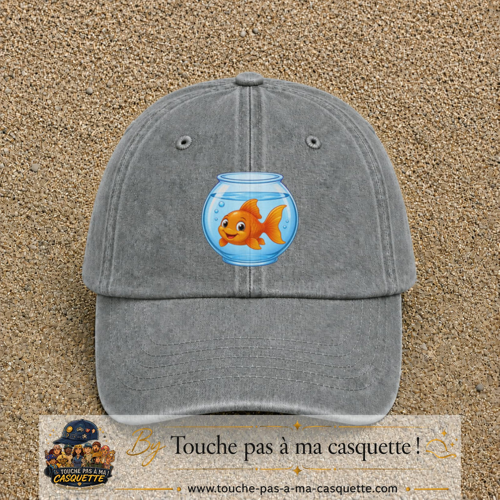 Casquette Gris délavé 100% coton avec motif Poisson rouge dans bocal 7 cm - image principale