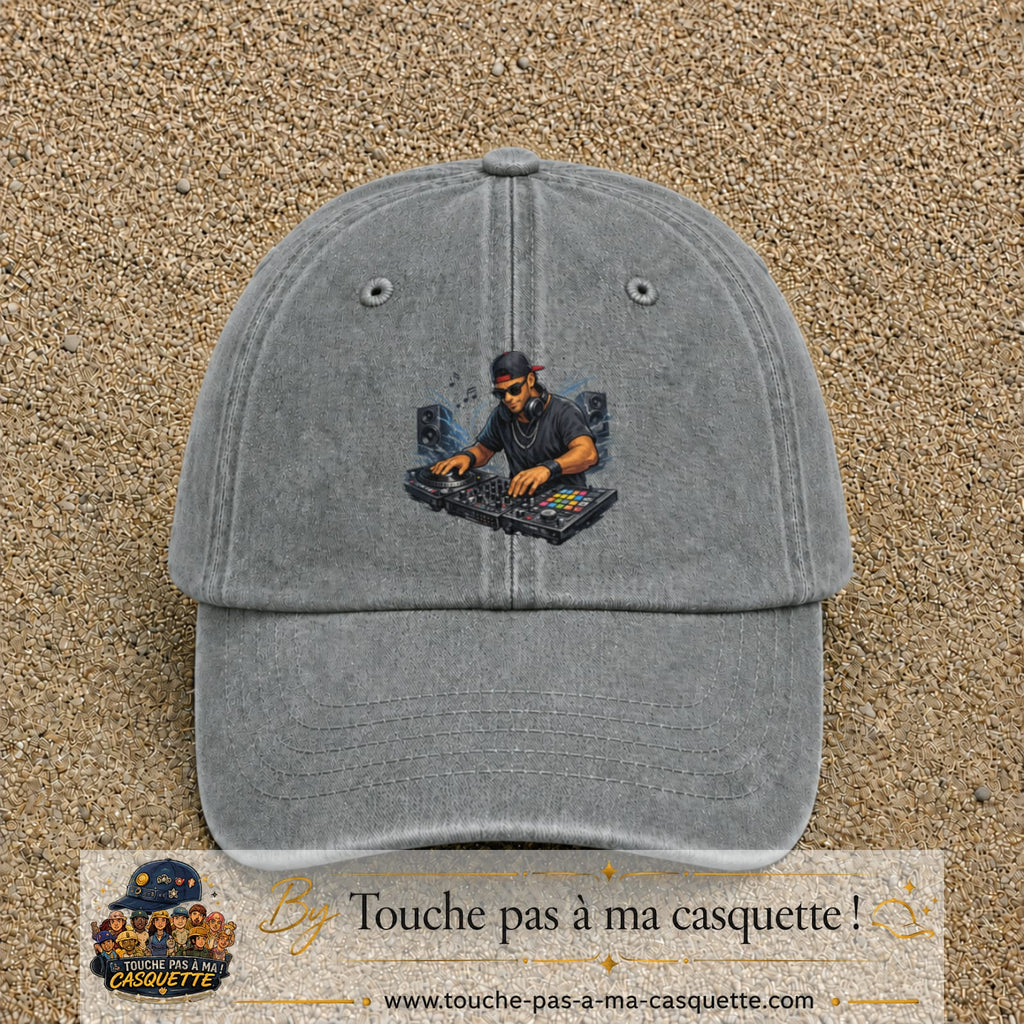 Casquette Gris délavé 100% coton avec motif DJ aux platines 7 cm - image principale