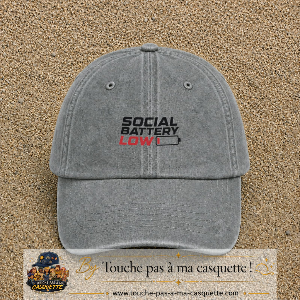 Casquette Gris délavé 100% coton avec motif Social Battery Low 3 cm - image principale