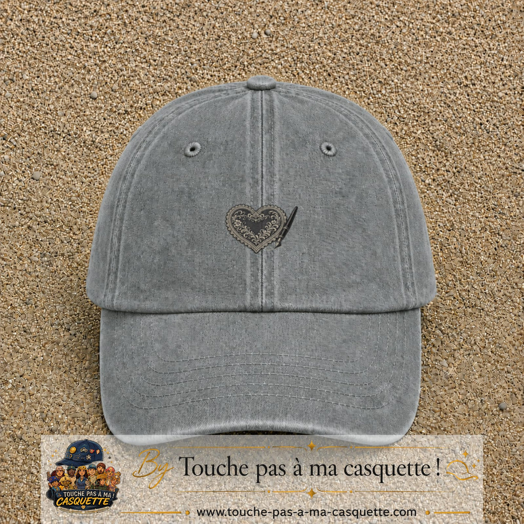 Casquette Gris délavé motif Cœur calligraphie 3 cm - vue principale