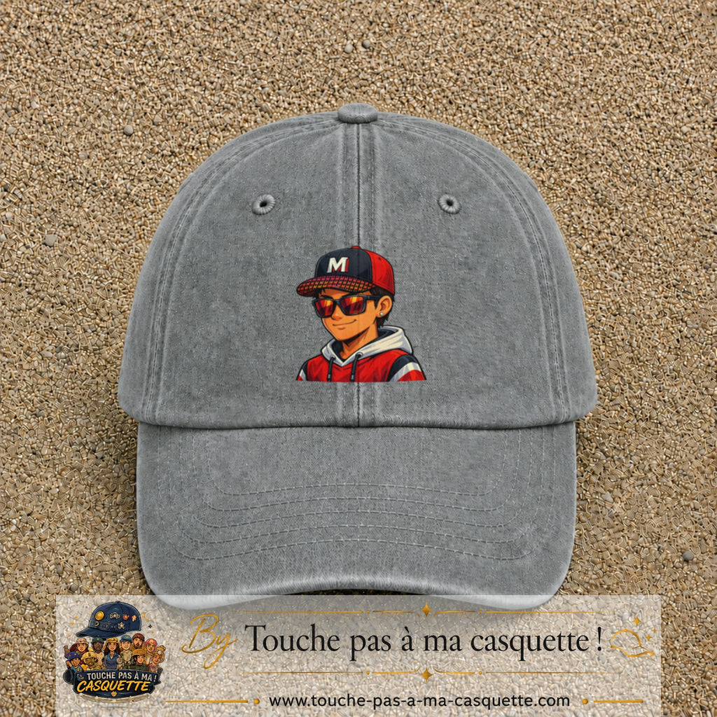 Casquette Gris délavé 100% coton avec motif Garçon casquette rouge et lunettes 7 cm - image principale
