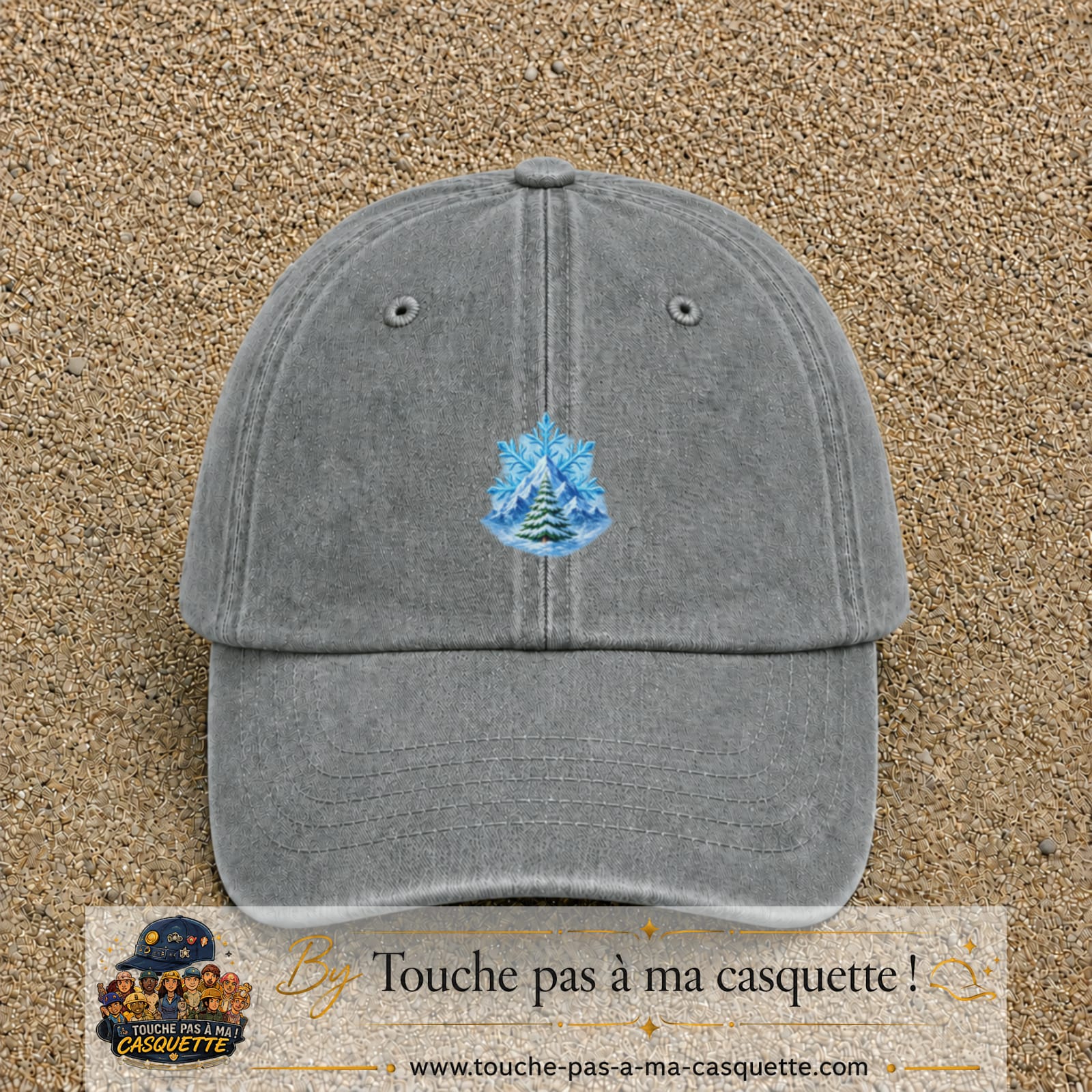 Casquette Gris délavé avec motif Montagne enneigée et sapin en 5 cm – vue principale