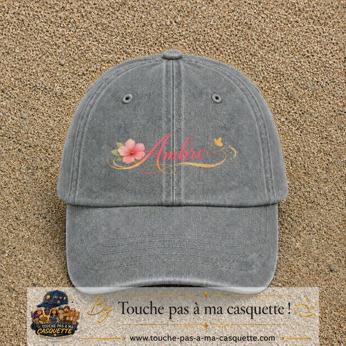 Casquette Gris délavé avec motif Prénom Ambre fleuri en 7 cm – vue principale