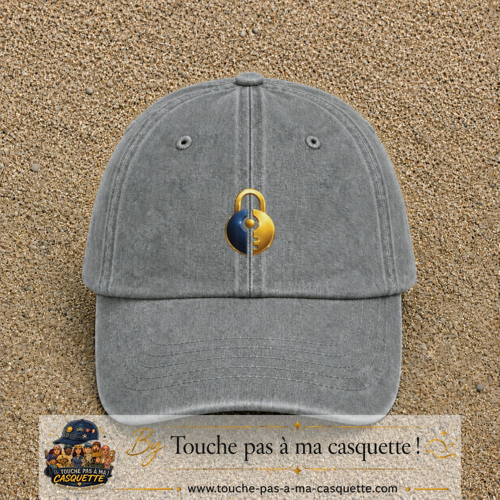 Image principale casquette Gris délavé avec motif Cadenas doré 5 cm