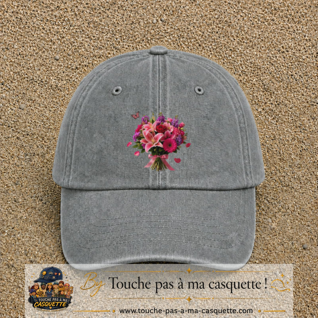 Casquette Gris délavé avec motif Bouquet de lys et roses avec papillon en 7 cm – vue principale