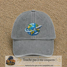 Image principale produit82grosGR - casquette Gris délavé avec visuel Monde avion 7 cm