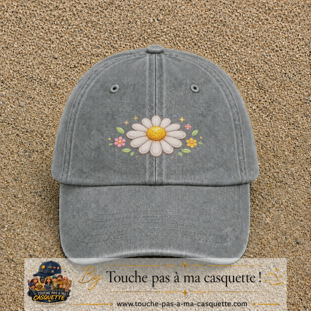 Image principale produit120moyenGR - casquette Gris délavé avec visuel Marguerite horizontale 5 cm