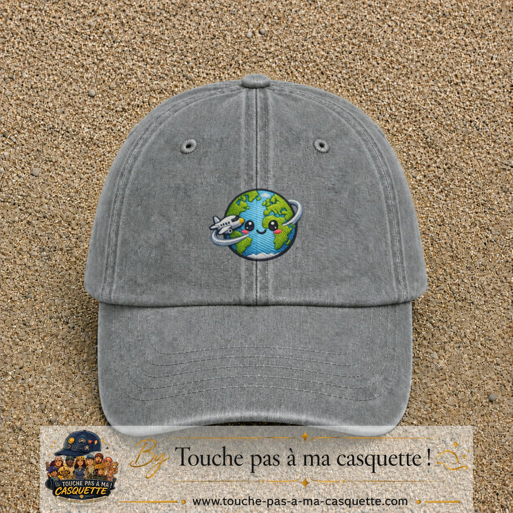 Image principale produit115moyenGR - casquette Gris délavé avec visuel Monde kawaii avion 5 cm