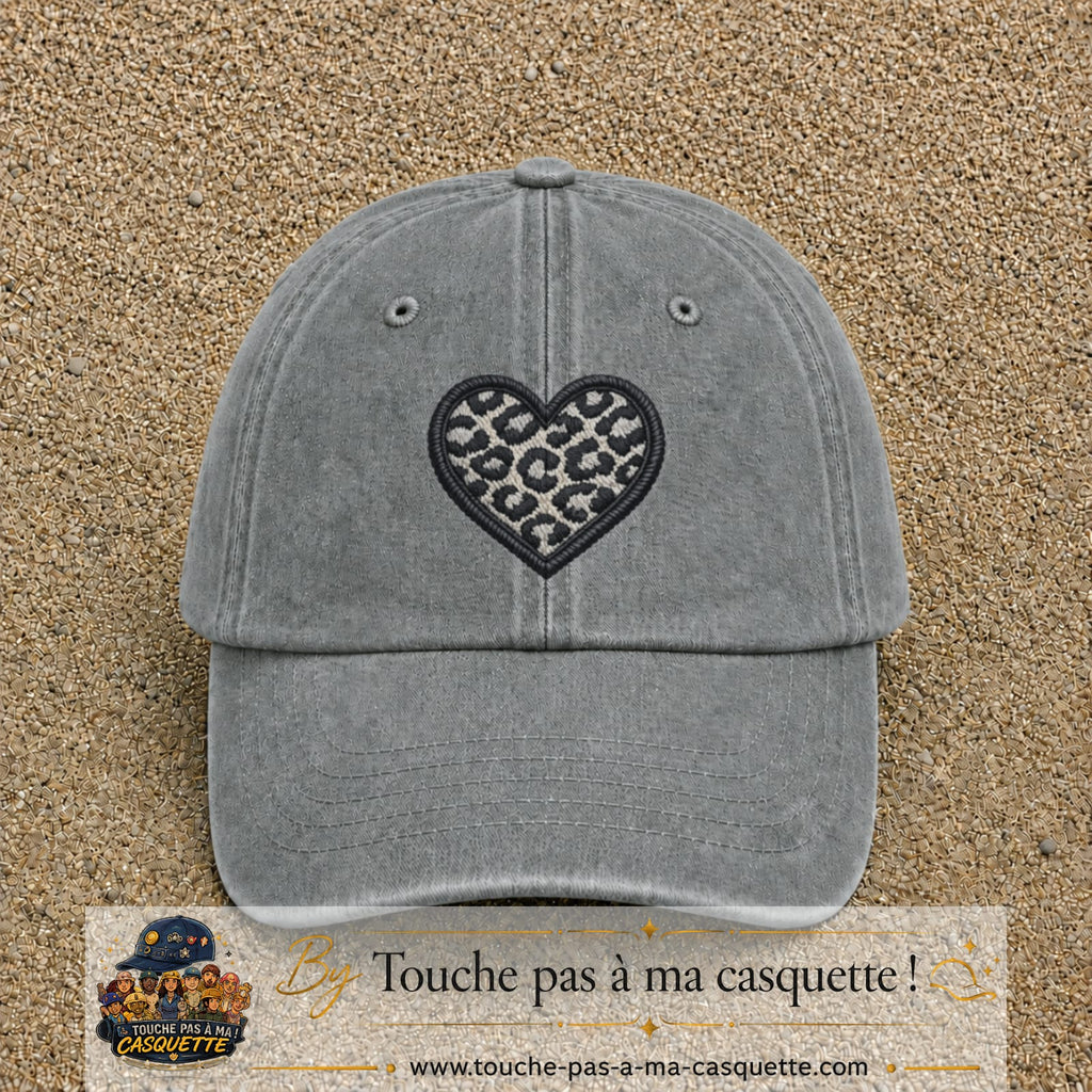 Image principale produit96grosGR - casquette Gris délavé avec visuel Cœur léopard simple 7 cm
