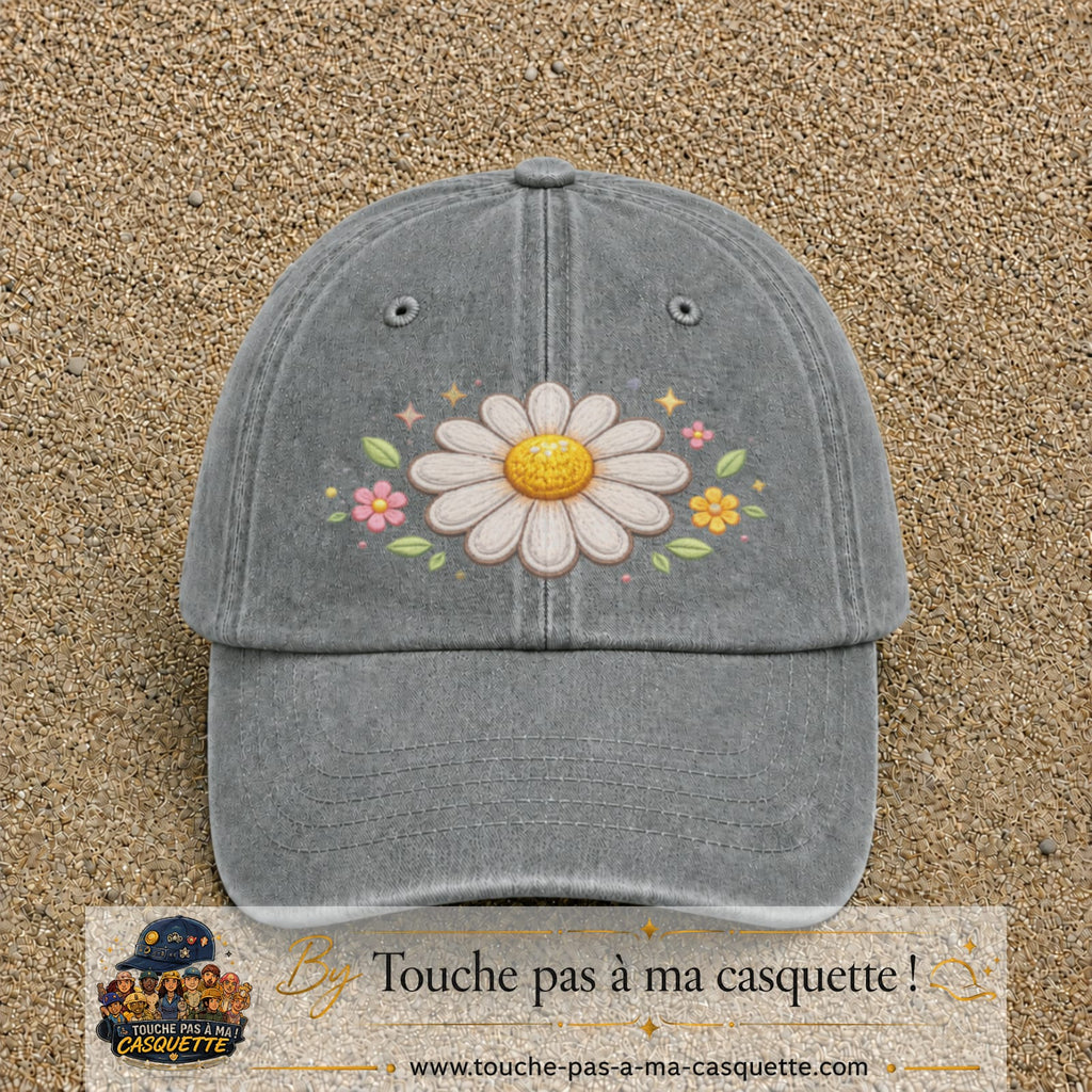 Image principale produit120grosGR - casquette Gris délavé avec visuel Marguerite horizontale 7 cm