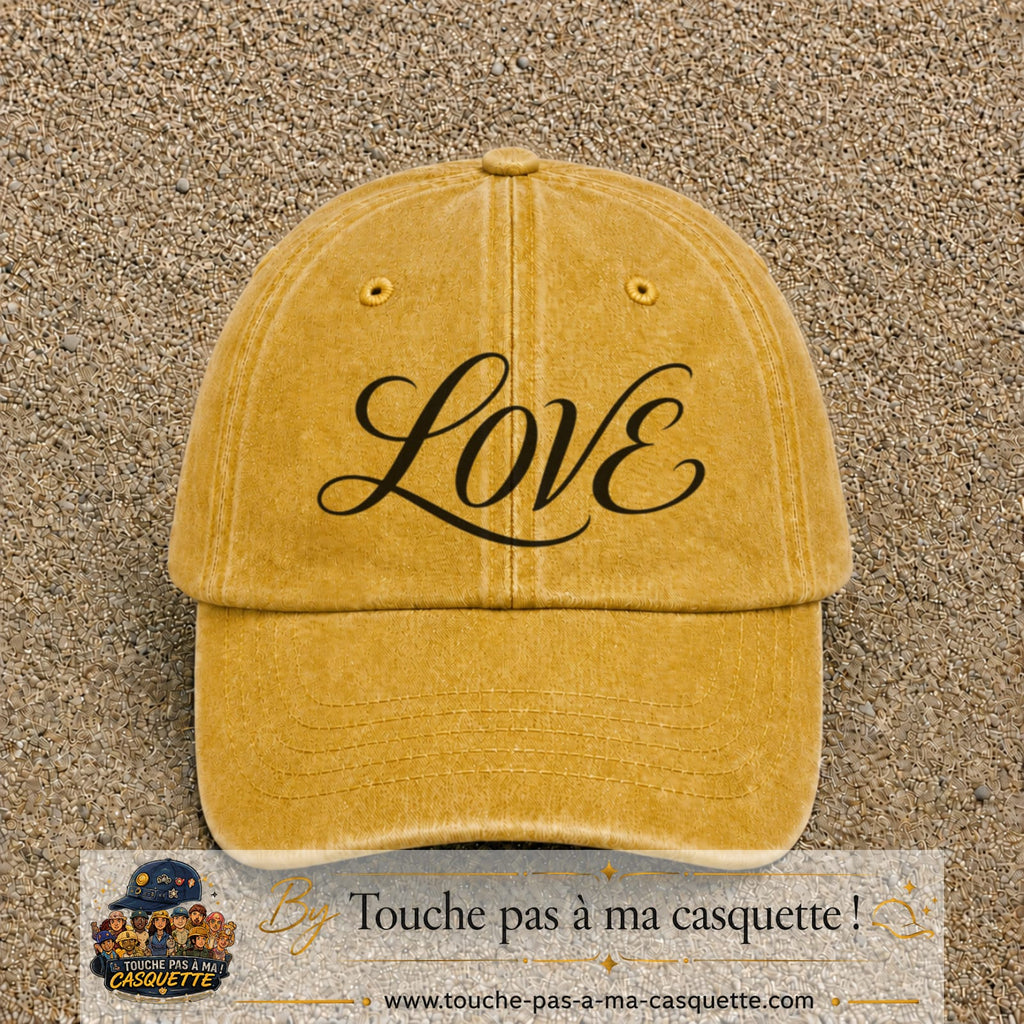 Image principale produit131grosJ - casquette Jaune délavé - Moutarde délavé avec visuel Love calligraphie 7 cm