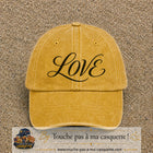 Image principale produit131grosJ - casquette Jaune délavé - Moutarde délavé avec visuel Love calligraphie 7 cm