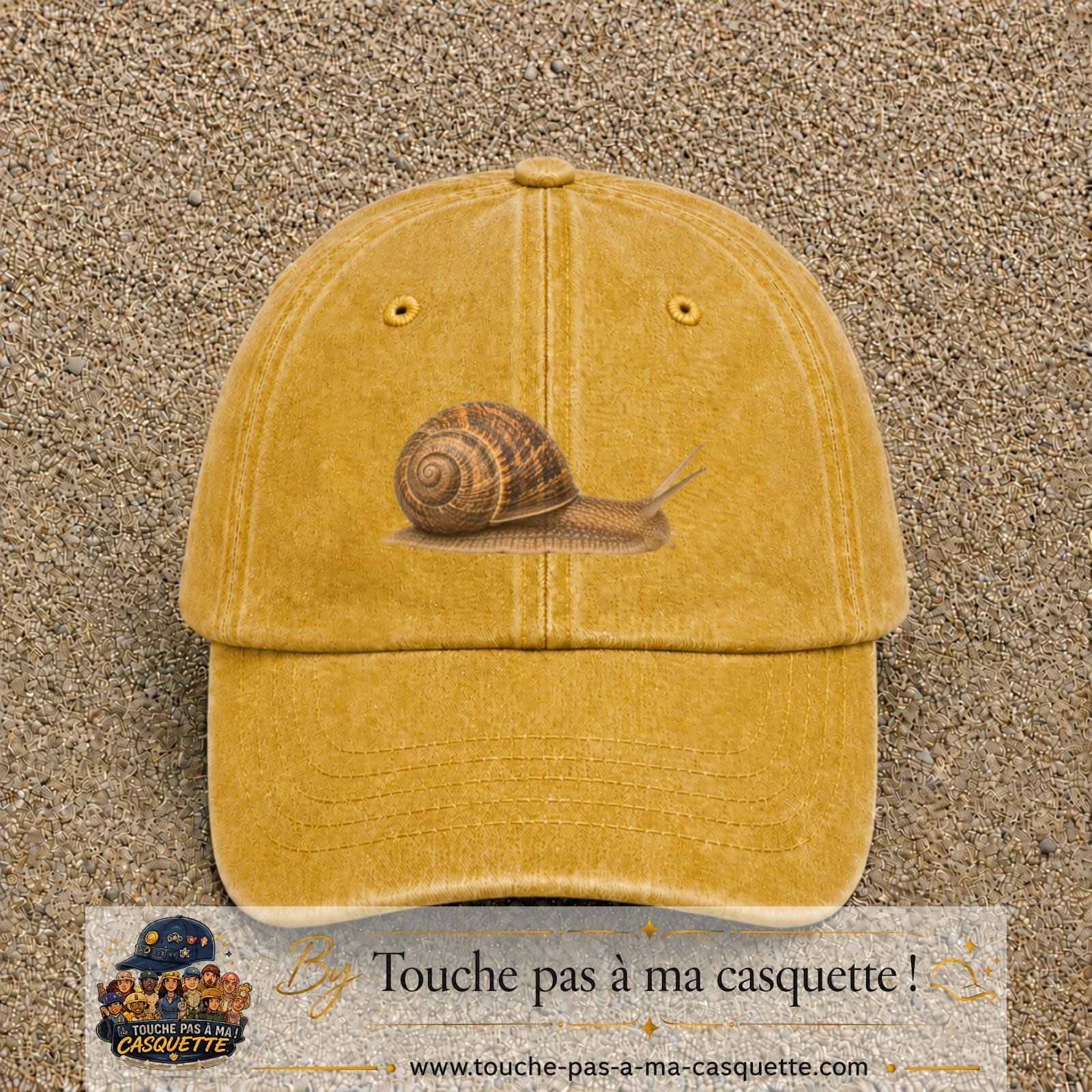 Image principale produit74moyenJ - casquette Jaune délavé - Moutarde délavé avec visuel Escargot 5 cm