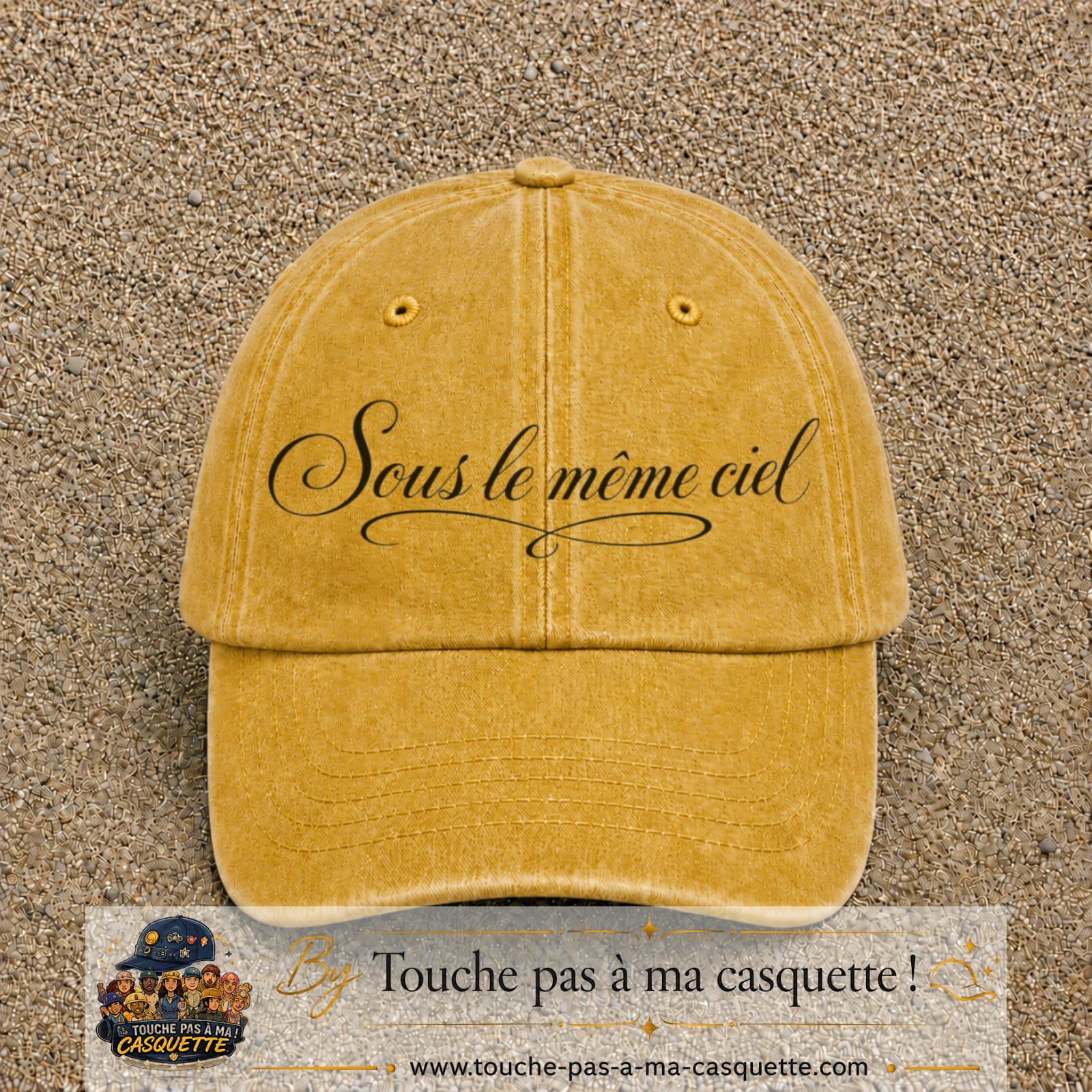Image principale produit133grosJ - casquette Jaune délavé - Moutarde délavé avec visuel Sous le même ciel 7 cm