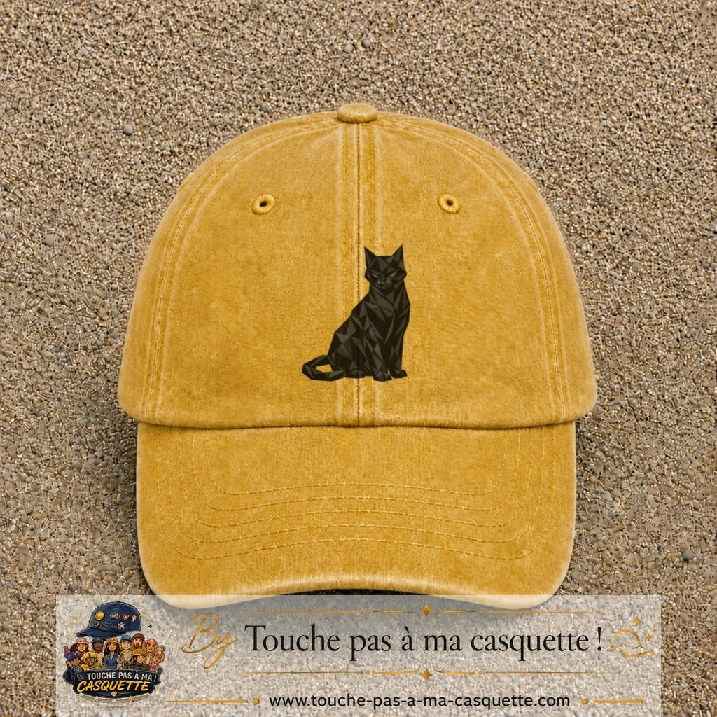 Image principale produit176grosJ - casquette Jaune délavé - Moutarde délavé avec visuel Chat noir polygonal 7 cm
