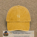 Image principale produit30petitJ - casquette Jaune délavé - Moutarde délavé avec visuel Cœur continu blanc 3 cm