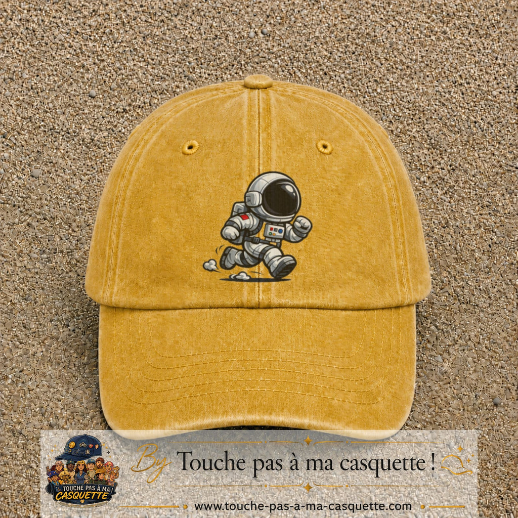 Image principale produit64grosJ - casquette Jaune délavé - Moutarde délavé avec visuel Astronaute chibi 7 cm
