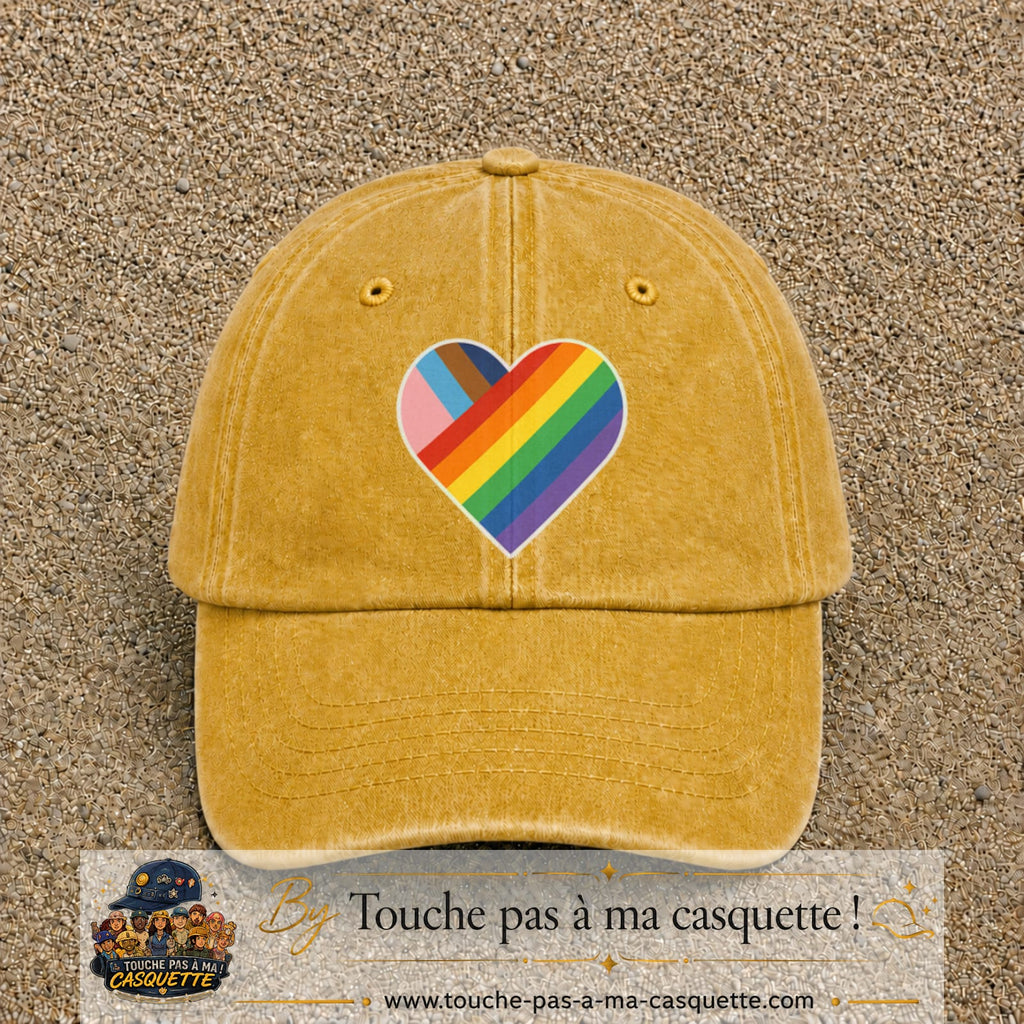 Image principale produit23grosJ - casquette Jaune délavé - Moutarde délavé avec visuel Cœur arc-en-ciel 7 cm