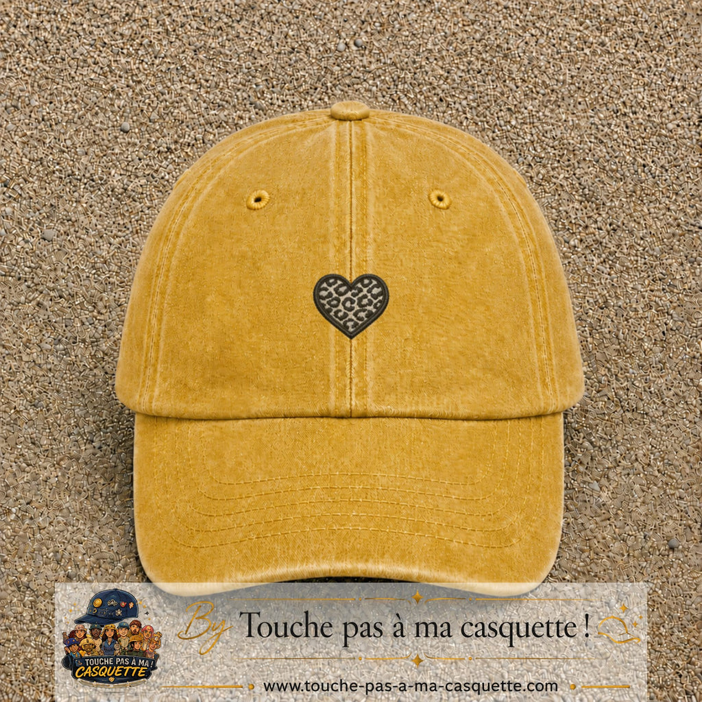 Image principale produit96petitJ - casquette Jaune délavé - Moutarde délavé avec visuel Cœur léopard simple 3 cm