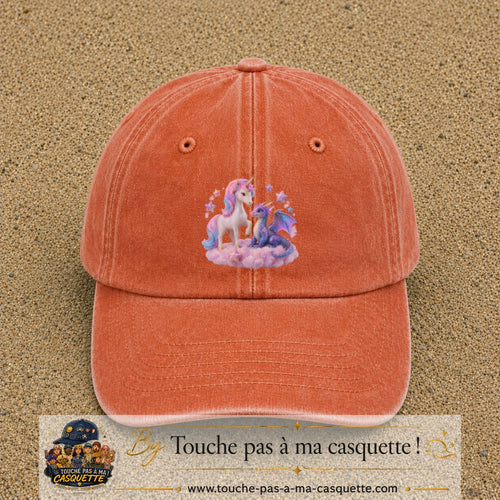 Casquette Orange délavé - Corail délavé avec motif Licorne et dragon sur un nuage en 7 cm – vue principale