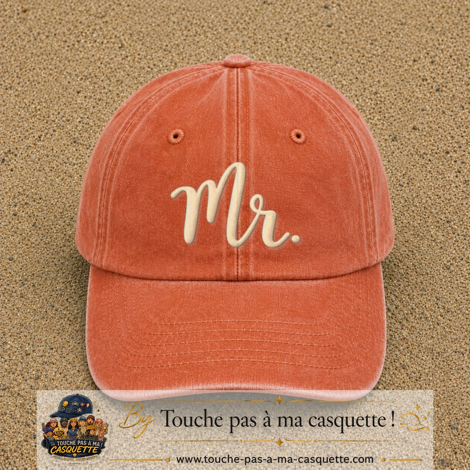 Image principale produit111grosOC - casquette Orange délavé - Corail délavé avec visuel Mr blanc 7 cm