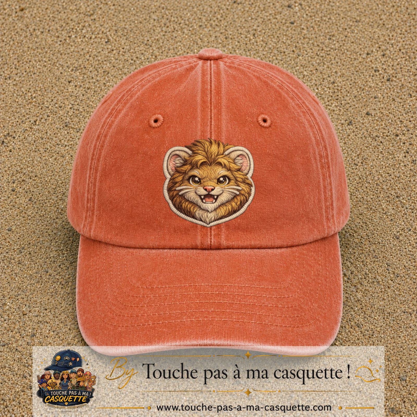 Image principale produit39grosOC - casquette Orange délavé - Corail délavé avec visuel Lion souriant 7 cm