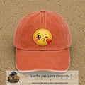 Image principale produit10grosOC - casquette Orange délavé - Corail délavé avec visuel Emoji bisou cœur 7 cm