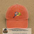 Image principale produit80grosOC - casquette Orange délavé - Corail délavé avec visuel Tennis raquette balle 7 cm