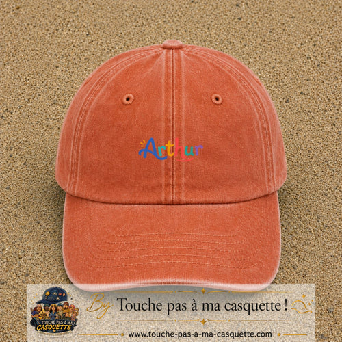 Casquette baseball Orange délavé - Corail délavé 100% coton avec visuel Prénom Arthur coloré 3 cm - image produit principale