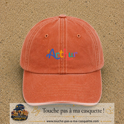Casquette baseball Orange délavé - Corail délavé 100% coton avec visuel Prénom Arthur coloré 5 cm - image produit principale