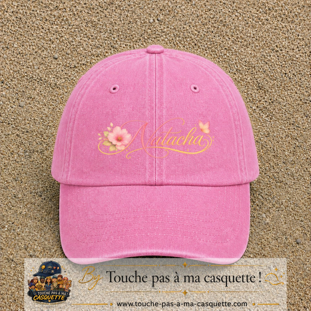Casquette Rose délavé avec motif Prénom Natacha fleuri en 7 cm – vue principale